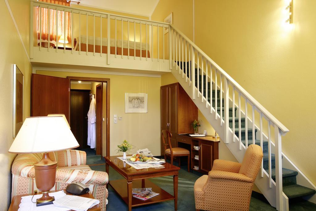 Hotel Hofmark Бад Бирнбах Стая снимка