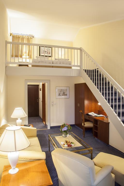 Hotel Hofmark Бад Бирнбах Екстериор снимка