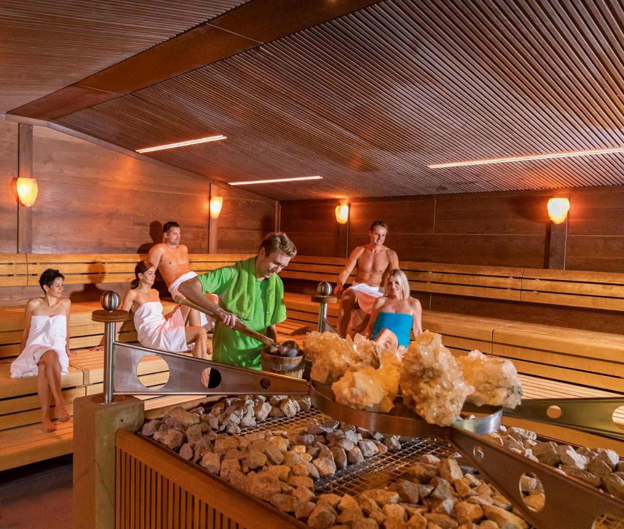 Hotel Hofmark Бад Бирнбах Екстериор снимка