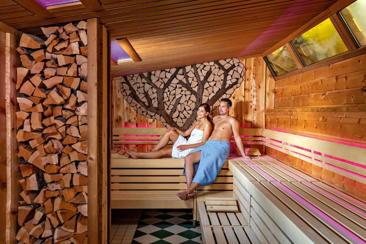 Hotel Hofmark Бад Бирнбах Екстериор снимка